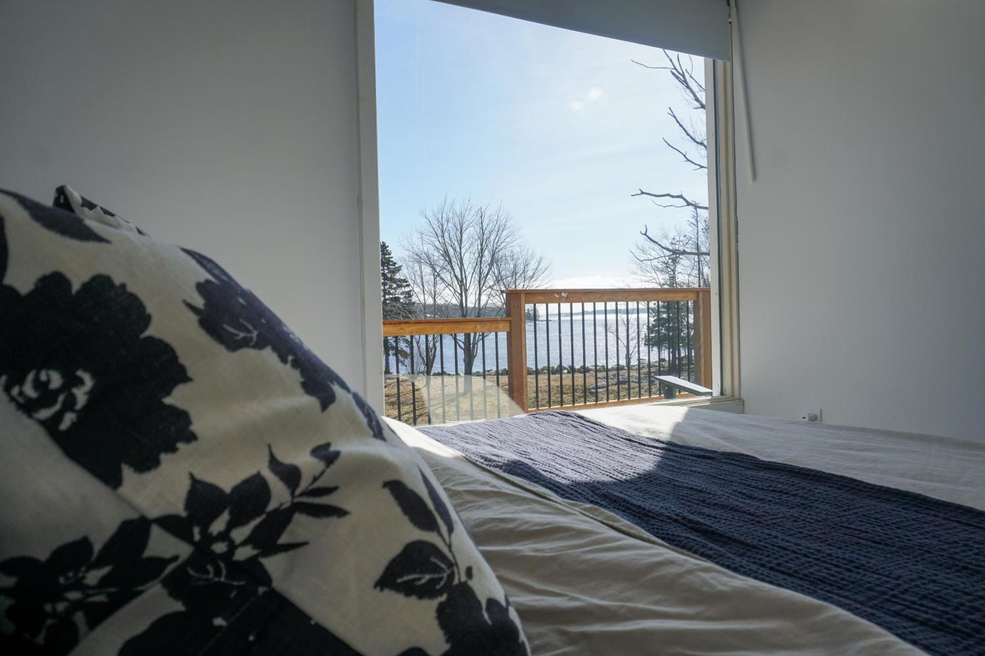Blissful Oceanfront Cottage In Port Mouton Ngoại thất bức ảnh